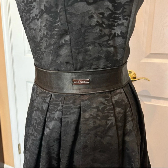 PINK TARTAN Black Brocade Sleeveless Pleated Cocktail Party Dress Sz 2 STUNNING - Picture 8 of 14